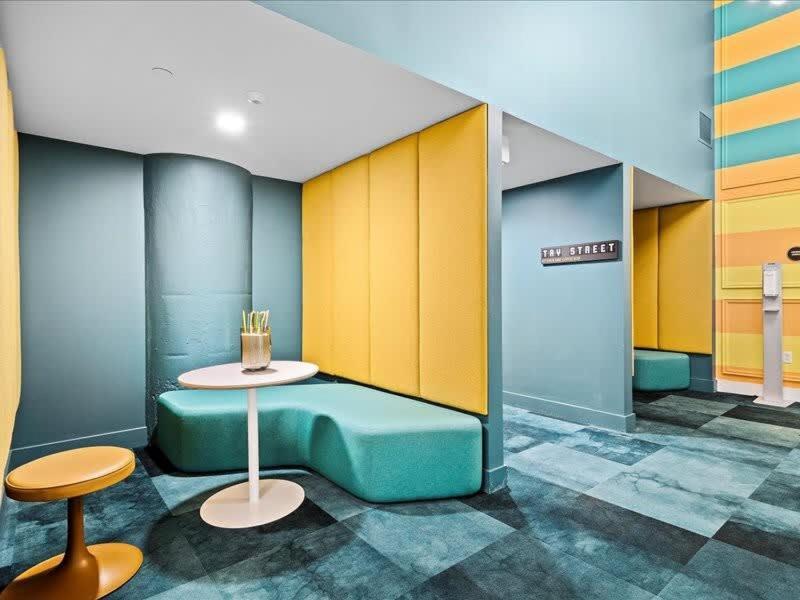 Cozysuites Roomy 1Br, Downtown Піттсбург Екстер'єр фото