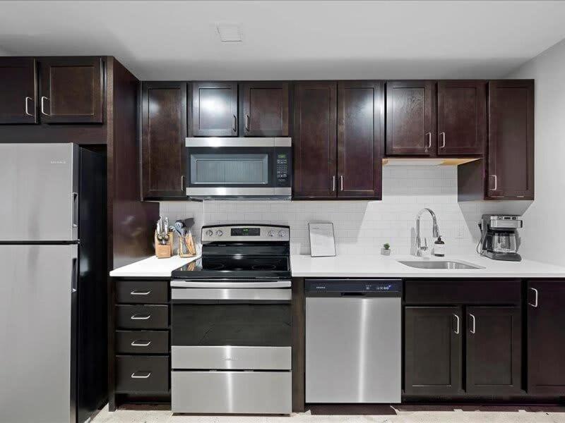 Cozysuites Roomy 1Br, Downtown Піттсбург Екстер'єр фото